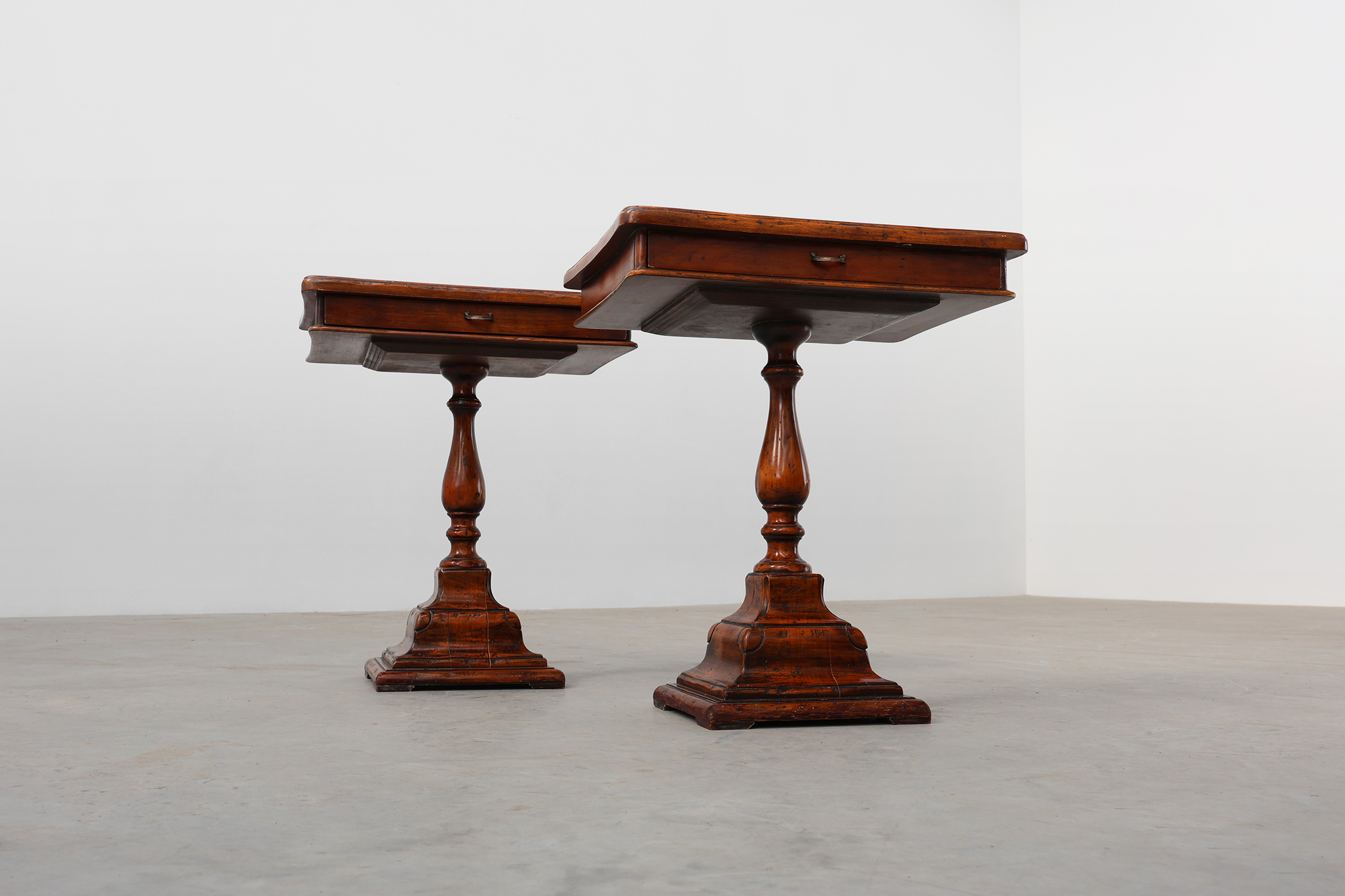 Pair of 20th century English nightstands in George IV stylethumbnail